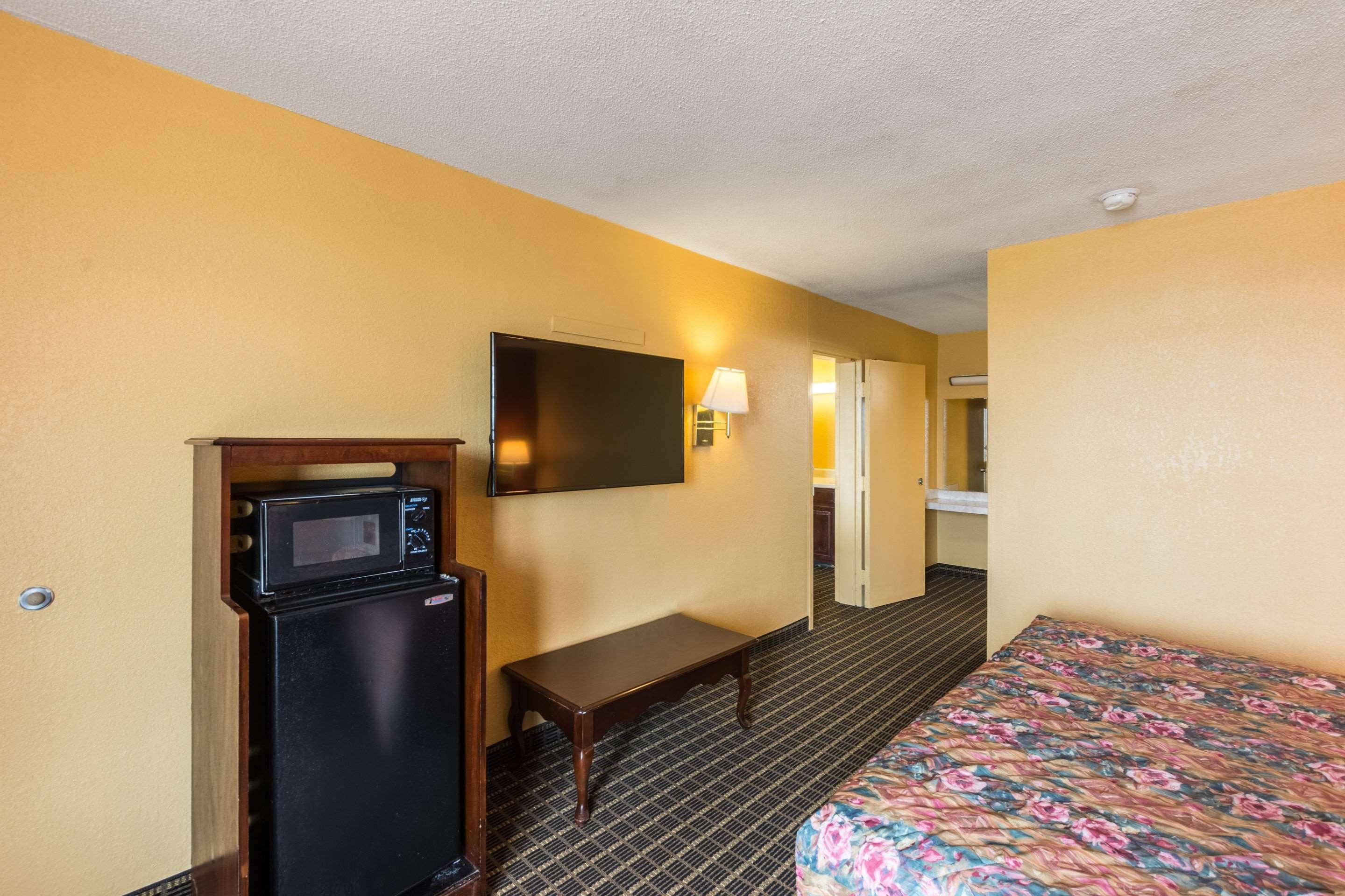 Econo Lodge Inn & Suites Orangeburg Zewnętrze zdjęcie